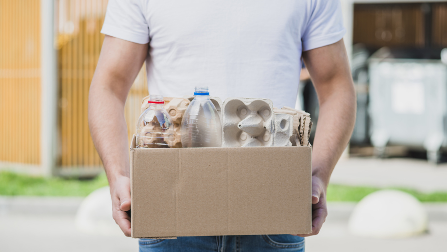 02 Mid Section Recycle Cardboard Box With Recyclable Item